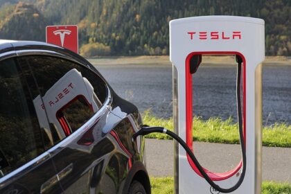 Voiture électrique moderne symbolisant l'échéance 2035
