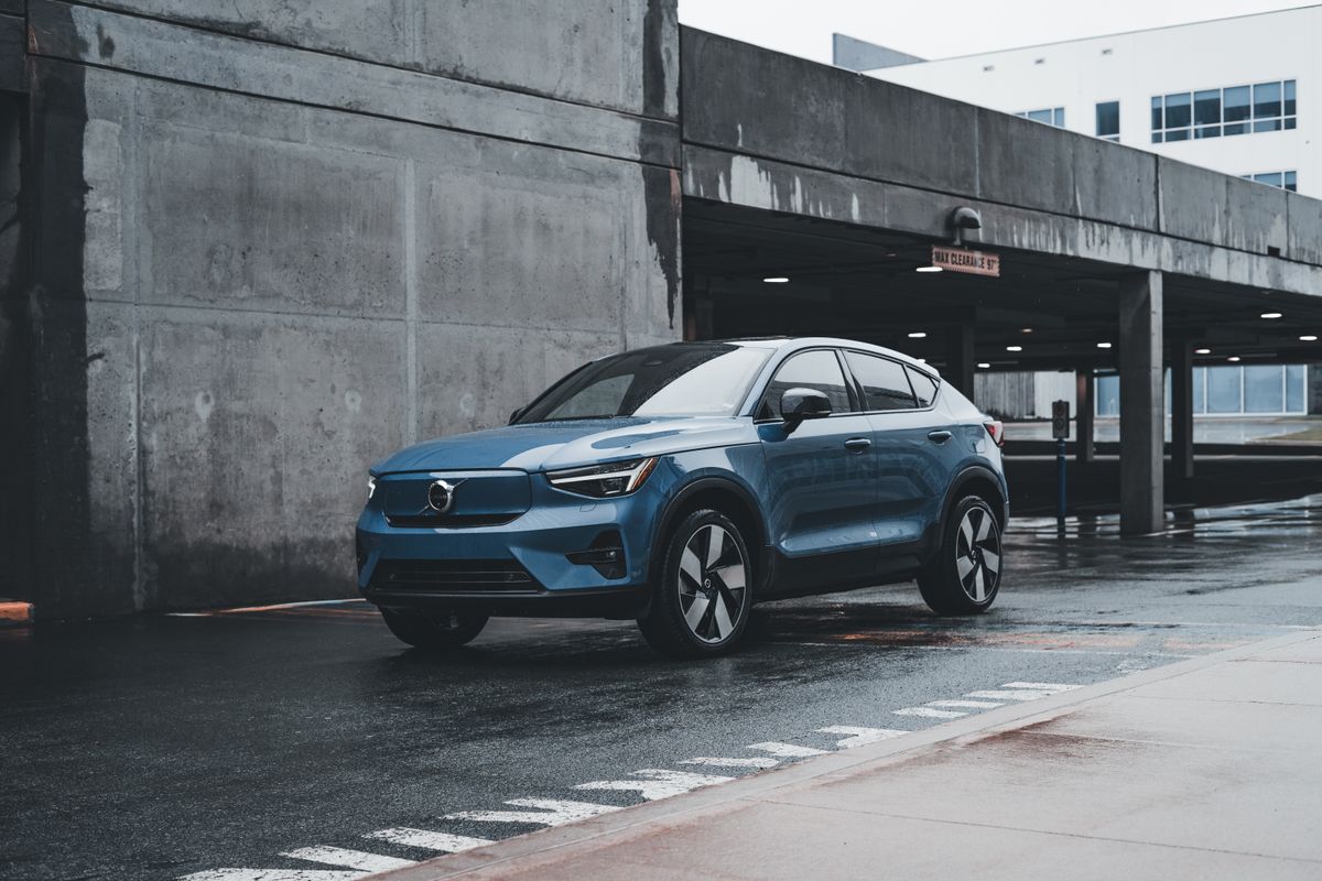 Volvo EC40 SUV-coupé électrique bleu
