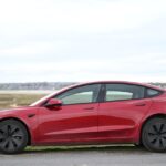 Berline électrique suédoise sobre symbolisant Volvo et Polestar
