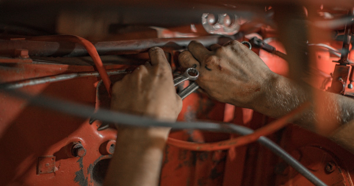 Contrôle technique automobile en atelier